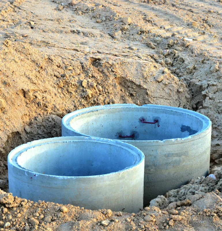 Dwie studnie głębinowe